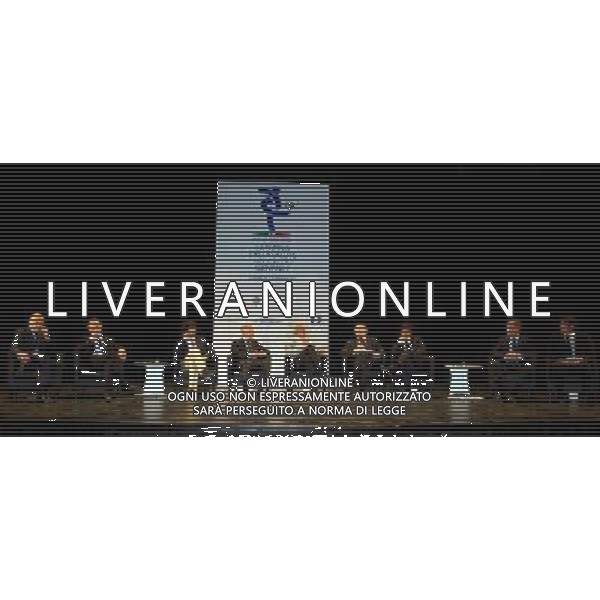 vicenza teatro comunale,convegno organizzato dall\'associazione italiana calciatori sulla\'tutela della salute nel calcio giovanile\' nella foto da sinistra:Prof.Piero Volpi responsabile unita\' chirurgica del ginocchio istituto Humanitas milano,Leonardo Grosso presidente Fifpro,Damiano Tommasi Presidente AIC,Avv.Sergio Campana Presidente Onorario AIC,Bruno Pizzul Moderatore,Giancarlo Abete Presidente FIGC,Demetrio Albertini Vice Presidente FIGC,Renzo Ulivieri Presidente AIAC,Ciro Ferrara CT Under 21 ©AG ALDO LIVERANI SAS