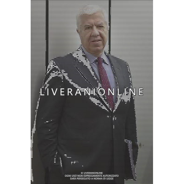 Portugal\'s Finance Minister Fernando Teixeira dos Santos arrives prior to a ministerial meeting on the European Stability Mechanis and Eurogroup meeting in Brussels, Belgium on 2011-05-16 EU finance ministers met to discuss the financial aid package for Portugal and Greek debt crisis. Ministri delle finanze dell\'Unione europea si sono incontrati per discutere il pacchetto di aiuti finanziari per il Portogallo e della crisi del debito della Grecia AG. ALDO LIVERANI SAS ITALY ONLY *** Local Caption *** .