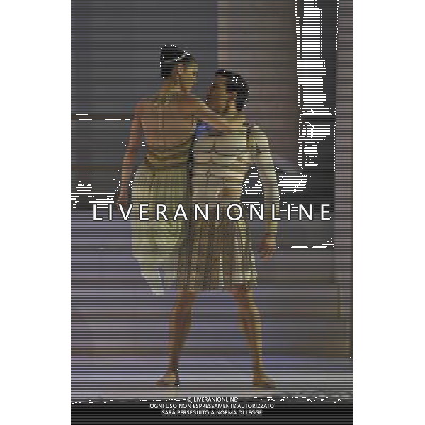 Northern Ballet presents Cleopatra at the Sadler\'s Wells London. On stage Martha Leebolt as Cleopatra and Javier Torres as Julius Caesar Northern Ballet presenta Cleopatra al Sadler\'s Wells di Londra. Sul palco Martha Leebolt come Cleopatra e Javier Torres come Giulio Cesare AG. ALDO LIVERANI SAS ITALY ONLY *** Local Caption *** .