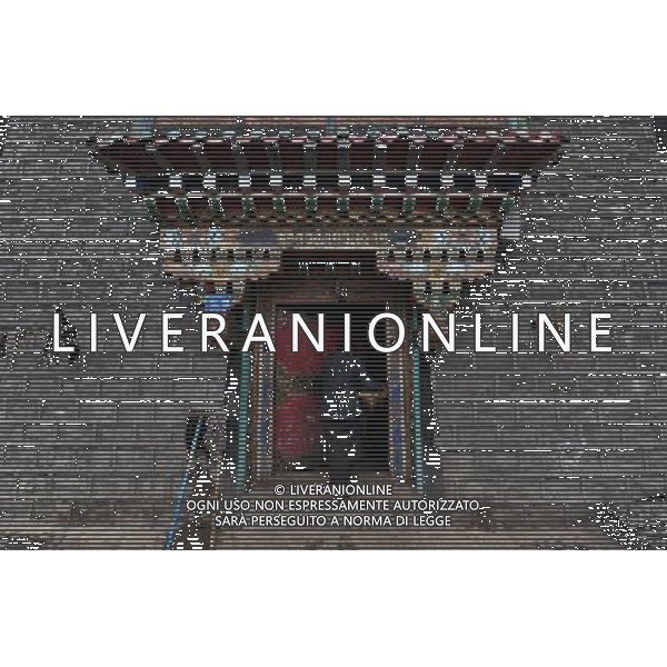 (110517) -- BEIJING, May 17, 2011 () -- Ya Niang, a villager of Lhoba ethnic group, walks into her house in Qionglin Village of Nanyi Lhoba Ethnic Township, in Mainling County of southwest China\'s Tibet Autonomous Region (TAR), May 12, 2011. Located at the foot of snow-peaked mountains near the south border between China and India, the Nanyi Township of Qionglin Village, a tranquil and picturesque place, is inhabited by people of Lhoba ethnic group. With a total of 2900 people, Lhoba ethnic group is the smallest among China\'s 56 ethnic groups in term of population. The family of forty-six-year-old Ma Ya is one of the 30 Lhoba households in the village. They live in a two-storeyed house with many modern devices like television, washing machine, refrigerator, etc. In 2008, his family opened a household inn when Qionglin Village set up a scenic area. Their family inn soon went popular among tourists, and earned them about 6,000 yuan (922 U. S. dollars) per month at the tourism peak season from June to October. Yet just 50 years ago, before Ma Ya\'s birth, his father and grandfather still lived in the wood, depending mainly on hunting with bows and arrows, in the very form of a primitive society. As few knew their existence in the wildest nature, they were dubbed as \'the tribe of mystery\'. In the 1960s, after the peaceful liberation of Tibet, Ma Ya\'s father and some other Lhoba people moved out of the wood and settled on a land offered by the local government. By 1985, all the Lhoba people of the village have moved into free dwelling houses and started to breed livestock provided by the government, thus marking the brand-new start of their modern life. Instead of hunting and logging, their previous livelihood, local villagers of Lhoba now earn their living on stockbreeding, bamboo weaving, herbal medicine picking, and tourism. Under the benefits of many national policies preferential for minority groups, the annual income per capita of Nanyi Township reac Situato ai piedi delle montagne innevate, vicino al confine meridionale tra la Cina e l\'India, il Comune di Nanyi Qionglin Village, un luogo pittoresco e tranquillo, abitato da persone del gruppo etnico Lhoba. Con un totale di 2900 persone, il gruppo etnico Lhoba  il pi piccolo dei 56 gruppi etnici in termini di popolazione in Cina Etnie - Vita - Rurali - AG. ALDO LIVERANI SAS ITALY ONLY *** Local Caption *** .