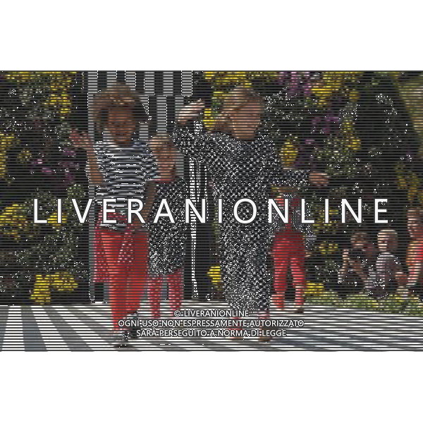 (110520) -- HELSINKI, May 20, 2011 () -- Children display the creations during the Marimekko summer collection fashion show held at a park in central Helsinki, capital of Finland, May 20, 2011. (/Zhao Changchun) ©photoshot/Agenzia Aldo Liverani Sas - ITALY ONLY - Sfilata di moda collezione estiva Marimekko spettacolo tenuto in un parco nel centro di Helsinki, capitale della Finlandia, 20 maggio 2011.