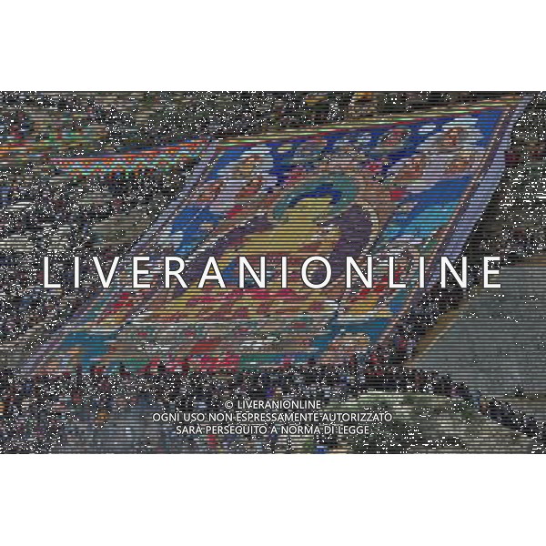 (110522) -- LHASA, May 22, 2011 () -- File photo taken on Aug. 10, 2010 shows the Buddha Tangka painting unfolding ceremony in Zhaibung Monastery on the outskirts of Lhasa, capital of southwest China\'s Tibet Autonomous Region. Over the past 60 years, the Tibetan and other ethnic minorities living in the region have preserved their traditional garments and ornaments, diet and housing styles, and devoted their heart and soul to their beliefs. Compared with the population of Muslims and Catholics in Tibet, the Tibetan Buddhism devotees dominate the region. Tibet has more than 1,700 monasteries, which accommodate 46,000 lamas and nuns, accounting for about 2 percent of Tibet\'s population. But most of the three million people in the region are active Buddhists, who worship and practice religious rituals at home. The transmission lineage system of the reincarnation of a great lama after his death is unique to Tibetan Buddhism, and this has been respected by the state and governments at all levels in Tibet. In addition, many other religious activities and rites are also rich in content and diverse in form. The Tibetan ethics keep their custom to celebrate the Tibetan New Year, Bathing Festival, Ongkor (Bumper Harvest) Festival, Butter Lamp Festival, Dharma Festival, Burning Offerings Festival, Garchachen Festival and horse race fairs. Meanwhile, some modern events, like the Yarlung Art Festival in Shannan, Khampa Art Festival at Qamdo and so on, have also brought into being. The beauty and mystery of Tibet has embraced visitors worldwide and boomed in its tourism. (/Zheng Xianzhang) (hdt) Tradizioni del popolo Tibetano AG. ALDO LIVERANI SAS ITALY ONLY *** Local Caption *** .