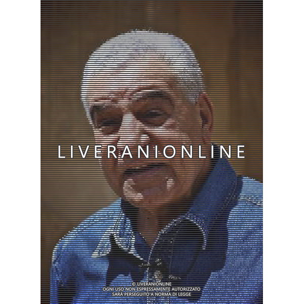 CAIRO, May 23, 2011 Egypt\'s Minister of State for Antiquities Zahi Hawass speaks to journalists at a tomb in Giza, south Cairo, Egypt, on May 23, 2011. Egypt\'s Minister of State for Antiquities Zahi Hawass opened six tombs to tourists for the first time. (/Cai Yang) (cl) ©photoshot/Agenzia Aldo Liverani Sas - ITALY ONLY - Il ministro egiziano di Stato per le Antichita\' Zahi Hawass ha aperto, per la prima volta ai turisti, sei tombe Egizie dei Faraoni a Giza, a sud del Cairo, in Egitto, il 23 maggio 2011.