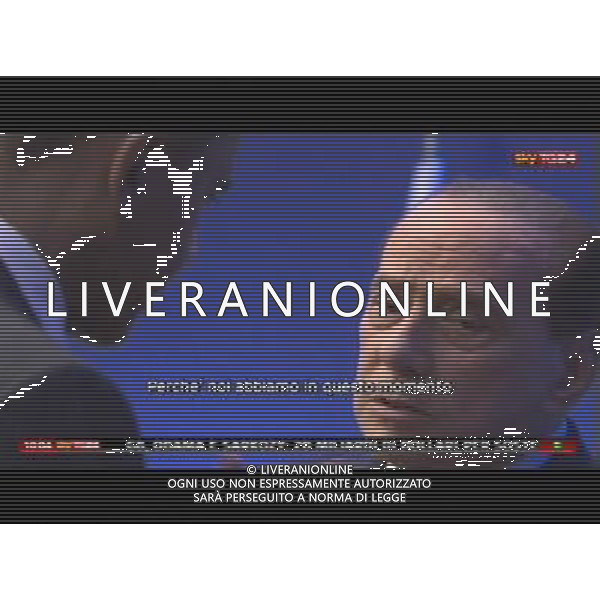 VERTICE G8 Francia: Meeting dei leaders del G8 nella localita\' balneare francese Deauville 26/05/2011 nella foto la sequenza video del presidente del Consiglio Silvio Berlusconi si e\' rivolto al capo di Stato Americano Barack Obama facendo presente che In Italia Çabbiamo quasi una dittatura dei giudici di sinistraÈ immagini televisive - obbligatorio citare la fonte televisiva (SkyTg24) AGENZIA ALDO LIVERANI SAS