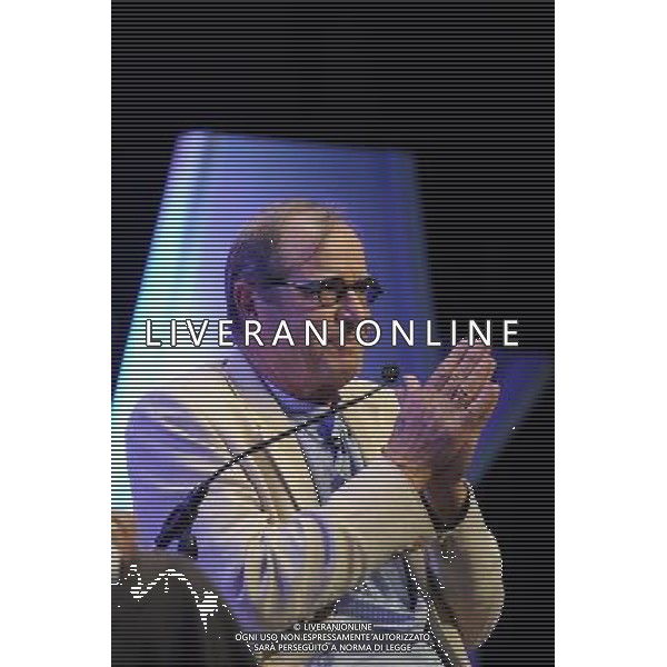 Paul Theroux performs live at the Hay Festival Hay On Wye Wales - Image Copyright Ben Pruchnie Photographer B3968 AG. ALDO LIVERANI SAS ITALY ONLY *** Local Caption *** .