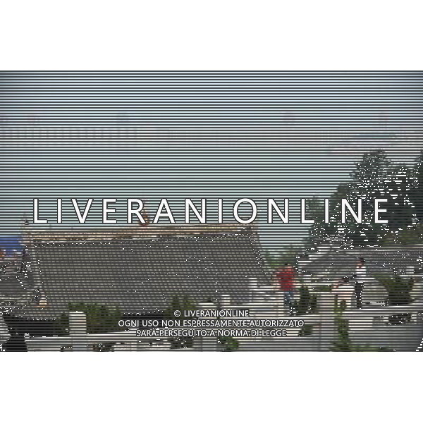 WUHAN, May 31, 2011 The Three Gorges Dam is seen from the new site of the Qu Yuan Memorial Hall in Zigui County, central China\'s Hubei Province on May 28, 2011. The Qu Yuan Memorial Hall, originally built in 820 A.D. for people to worship Qu Yuan, a patriotic poet during the Warring States period (475 B.C. 221 B.C.), was moved to its new seat on the Phoenix Mountain in Zigui in the year 2006 to make way for the Three Gorges Dam. As one of the biggest heritage preservation projects carried out during the construction of the Three Gorges Dam, the new site of the historic temple, which is comprised of a whole set of structures in an area of 20,000 square meters, reopened to the public in June 2010. (Li Xiaoguo) (ljh) Il nuovo sito di Qu Yuan Memorial Hall di Zigui County, Cina centrale provincia di Hubei AG. ALDO LIVERANI SAS ITALY ONLY *** Local Caption *** .