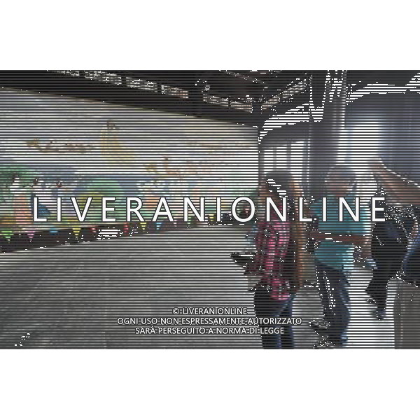 WUHAN, May 31, 2011 Tourists take photo of a wall painting featuring Qu Yuan and dragon boat racing at the Qu Yuan Memorial Hall in Zigui County, central China\'s Hubei Province on May 28, 2011. The Qu Yuan Memorial Hall, originally built in 820 A.D. for people to worship Qu Yuan, a patriotic poet during the Warring States period (475 B.C. 221 B.C.), was moved to its new seat on the Phoenix Mountain in Zigui in the year 2006 to make way for the Three Gorges Dam. As one of the biggest heritage preservation projects carried out during the construction of the Three Gorges Dam, the new site of the historic temple, which is comprised of a whole set of structures in an area of 20,000 square meters, reopened to the public in June 2010. (Li Xiaoguo) (ljh) Il nuovo sito di Qu Yuan Memorial Hall di Zigui County, Cina centrale provincia di Hubei AG. ALDO LIVERANI SAS ITALY ONLY *** Local Caption *** .