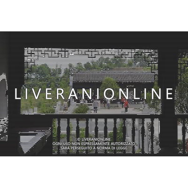 WUHAN, May 31, 2011 Tourists walk on a sightseeing tour at the Qu Yuan Memorial Hall in Zigui County, central China\'s Hubei Province on May 28, 2011. The Qu Yuan Memorial Hall, originally built in 820 A.D. for people to worship Qu Yuan, a patriotic poet during the Warring States period (475 B.C. 221 B.C.), was moved to its new seat on the Phoenix Mountain in Zigui in the year 2006 to make way for the Three Gorges Dam. As one of the biggest heritage preservation projects carried out during the construction of the Three Gorges Dam, the new site of the historic temple, which is comprised of a whole set of structures in an area of 20,000 square meters, reopened to the public in June 2010. (Hao Tongqian) (ljh) Il nuovo sito di Qu Yuan Memorial Hall di Zigui County, Cina centrale provincia di Hubei AG. ALDO LIVERANI SAS ITALY ONLY *** Local Caption *** .