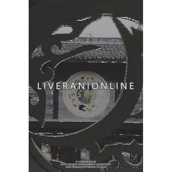 WUHAN, May 31, 2011 A tourist takes a sightseeing tour at the Qu Yuan Memorial Hall in Zigui County, central China\'s Hubei Province on May 28, 2011. The Qu Yuan Memorial Hall, originally built in 820 A.D. for people to worship Qu Yuan, a patriotic poet during the Warring States period (475 B.C. 221 B.C.), was moved to its new seat on the Phoenix Mountain in Zigui in the year 2006 to make way for the Three Gorges Dam. As one of the biggest heritage preservation projects carried out during the construction of the Three Gorges Dam, the new site of the historic temple, which is comprised of a whole set of structures in an area of 20,000 square meters, reopened to the public in June 2010. (Hao Tongqian) (ljh) Il nuovo sito di Qu Yuan Memorial Hall di Zigui County, Cina centrale provincia di Hubei AG. ALDO LIVERANI SAS ITALY ONLY *** Local Caption *** .