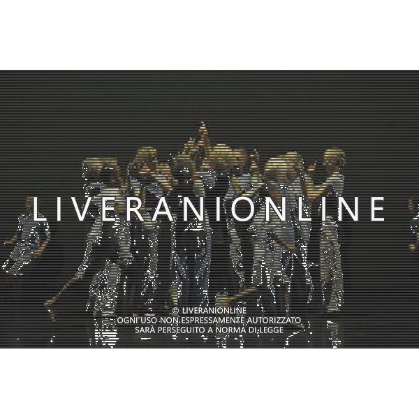 Sum of Parts is a new work from SadlerÕs WellsÕ Creative Learning department, Connect. It brings together the choreographic talents of Sadler\'s Wells\' Associate. Performers range from The Company of Elders to ZooYouth, alongside dancers from local schools, youth clubs and community groups. This diverse company of people, all living or working in London. \'Somma delle parti\'  un nuovo lavoro dal reparto creativo Sadler\'s Wells \'Learning, Connect. Esso riunisce i talenti coreografici di Associate Sadler\'s Wells \'. Performers vanno dalla Societˆ degli Anziani a ZooYouth, accanto a ballerini provenienti da scuole, club giovanili e gruppi della comunitˆ londinese AG. ALDO LIVERANI SAS ITALY ONLY *** Local Caption *** .