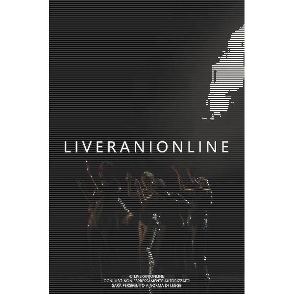 Sum of Parts is a new work from SadlerÕs WellsÕ Creative Learning department, Connect. It brings together the choreographic talents of Sadler\'s Wells\' Associate. Performers range from The Company of Elders to ZooYouth, alongside dancers from local schools, youth clubs and community groups. This diverse company of people, all living or working in London. \'Somma delle parti\'  un nuovo lavoro dal reparto creativo Sadler\'s Wells \'Learning, Connect. Esso riunisce i talenti coreografici di Associate Sadler\'s Wells \'. Performers vanno dalla Societˆ degli Anziani a ZooYouth, accanto a ballerini provenienti da scuole, club giovanili e gruppi della comunitˆ londinese AG. ALDO LIVERANI SAS ITALY ONLY *** Local Caption *** .
