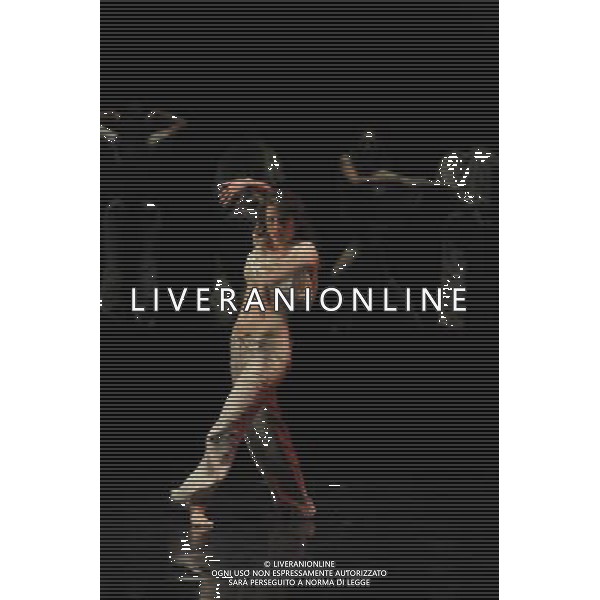 Sum of Parts is a new work from SadlerÕs WellsÕ Creative Learning department, Connect. It brings together the choreographic talents of Sadler\'s Wells\' Associate. Performers range from The Company of Elders to ZooYouth, alongside dancers from local schools, youth clubs and community groups. This diverse company of people, all living or working in London. \'Somma delle parti\'  un nuovo lavoro dal reparto creativo Sadler\'s Wells \'Learning, Connect. Esso riunisce i talenti coreografici di Associate Sadler\'s Wells \'. Performers vanno dalla Societˆ degli Anziani a ZooYouth, accanto a ballerini provenienti da scuole, club giovanili e gruppi della comunitˆ londinese AG. ALDO LIVERANI SAS ITALY ONLY *** Local Caption *** .