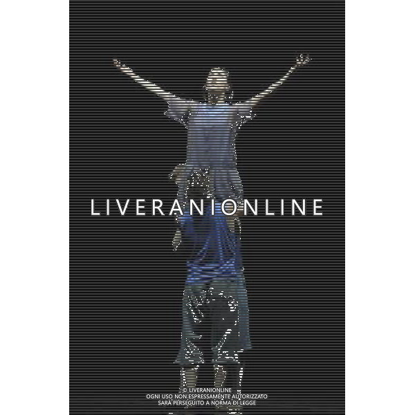 Sum of Parts is a new work from SadlerÕs WellsÕ Creative Learning department, Connect. It brings together the choreographic talents of Sadler\'s Wells\' Associate. Performers range from The Company of Elders to ZooYouth, alongside dancers from local schools, youth clubs and community groups. This diverse company of people, all living or working in London. \'Somma delle parti\'  un nuovo lavoro dal reparto creativo Sadler\'s Wells \'Learning, Connect. Esso riunisce i talenti coreografici di Associate Sadler\'s Wells \'. Performers vanno dalla Societˆ degli Anziani a ZooYouth, accanto a ballerini provenienti da scuole, club giovanili e gruppi della comunitˆ londinese AG. ALDO LIVERANI SAS ITALY ONLY *** Local Caption *** .