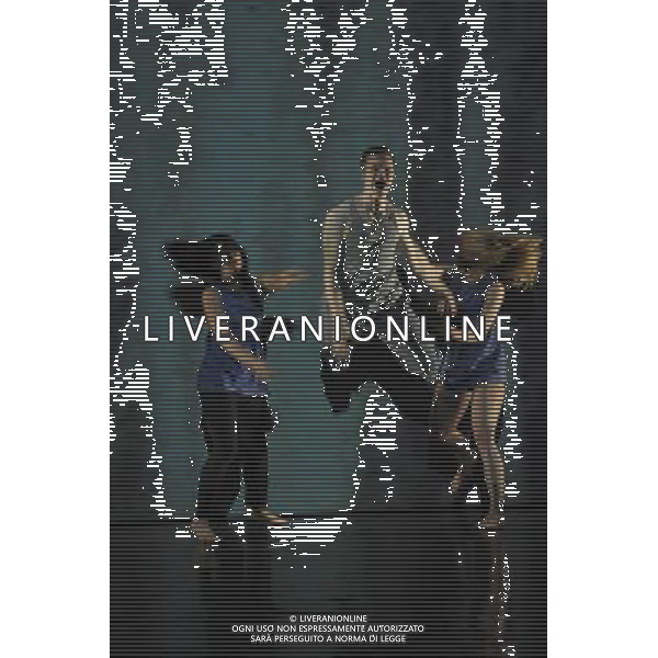 Sum of Parts is a new work from SadlerÕs WellsÕ Creative Learning department, Connect. It brings together the choreographic talents of Sadler\'s Wells\' Associate. Performers range from The Company of Elders to ZooYouth, alongside dancers from local schools, youth clubs and community groups. This diverse company of people, all living or working in London. \'Somma delle parti\'  un nuovo lavoro dal reparto creativo Sadler\'s Wells \'Learning, Connect. Esso riunisce i talenti coreografici di Associate Sadler\'s Wells \'. Performers vanno dalla Societˆ degli Anziani a ZooYouth, accanto a ballerini provenienti da scuole, club giovanili e gruppi della comunitˆ londinese AG. ALDO LIVERANI SAS ITALY ONLY *** Local Caption *** .