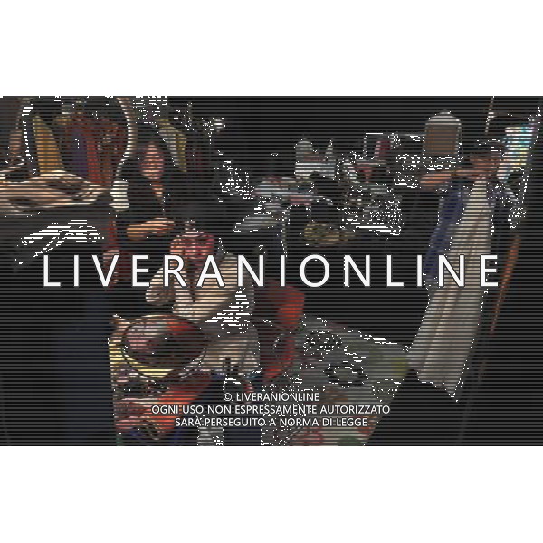 (110602) -- HONG KONG, June 2, 2011 () -- An opera player makes up before a rehearsal in south China\'s Hong Kong, June 2, 2011. Chinese Opera Festival will be held here from June 3 and nine opera troupes will perform traditional Chinese operas during the festival. (/Chen Xiaowei) (lfj) Cinese Opera Festival si svolgerš qui dal 3 giugno e nove compagnie d\'opera si esibiranno nelle tradizionali opere cinesi durante il festival AG. ALDO LIVERANI SAS ITALY ONLY *** Local Caption *** .