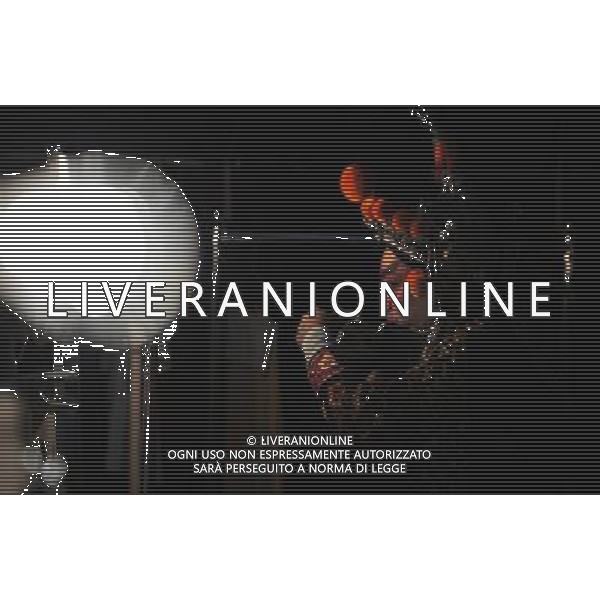 (110602) -- HONG KONG, June 2, 2011 () -- An opera player drinks water during a rehearsal interval in south China\'s Hong Kong, June 2, 2011. Chinese Opera Festival will be held here from June 3 and nine opera troupes will perform traditional Chinese operas during the festival. (/Chen Xiaowei) (lfj) Cinese Opera Festival si svolgerš qui dal 3 giugno e nove compagnie d\'opera si esibiranno nelle tradizionali opere cinesi durante il festival AG. ALDO LIVERANI SAS ITALY ONLY *** Local Caption *** .