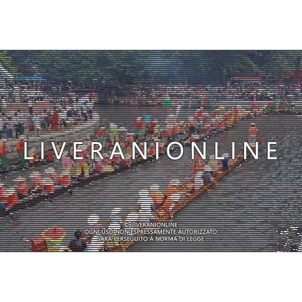 (110602) -- GUANGZHOU, June 2, 2011 () -- Dragon boats gather on a river in Guangzhou, south China\'s Guangdong Province, June 2, 2011. It is an agelong tradition for the Chinese people to run dragon boat races during the holidays of the Dragon Boat Festival, or Duanwu in Chinese, to pay homage to legendary poet and patriot Qu Yuan of Chu State living during China\'s Warring States Period (475 B.C.- 221 B.C.), who drowned himself to protest his fatuous king. (/Yuan Hongwei) (ljh) Dragon Boat Festival, noto anche come Duanwu Festival,  una festa tradizionale cinese che cade il 6 giugno di quest\'anno. AG. ALDO LIVERANI SAS ITALY ONLY *** Local Caption *** .