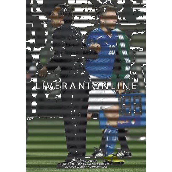 Qualificazioni ai Campionati Europei UEFA EURO 2012 Gruppo C Modena - 03.06.2011 Italia-Estonia Nella Foto:stretta di mano tra cesare prandelli e antonio cassano /Ph.Vitez-Ag. Aldo Liverani