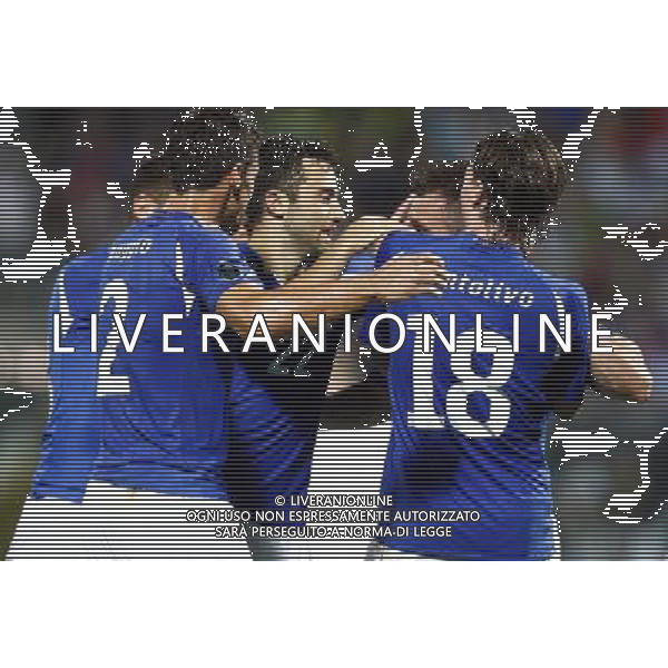 MODENA 03/06/2011 - ITALIA VS ESTONIA - QUALIFICAZIONI CAMPIONATI EUROPEI 2012 - NELLA FOTO: ANTONIO CASSANO ESULTA CON I COMPAGNI DOPO IL GOL DEL 2-0 ©SOLI / AGENZIA ALDO LIVERANI SAS