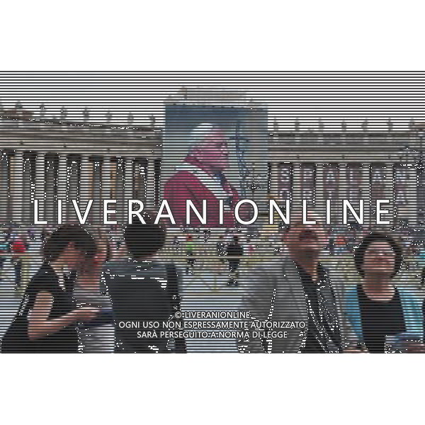 A giant banner bearing John Paul\'s portrait is unveiled over the facade of St Peter\'s basilica during the ceremony of beatification for late pope John Paul II on May 1, 2011 at St Peter\'s square at The Vatican. Photo by NEWSCOM OUT AG ALDO LIVERANI S A S