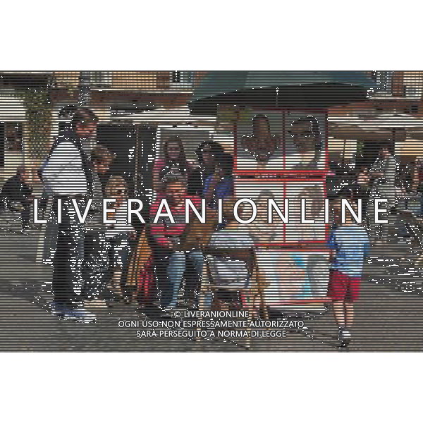 Street artist painting funny portraits in piazza Navona, Rome. Photo by NEWSCOM OUT AG ALDO LIVERANI S A S