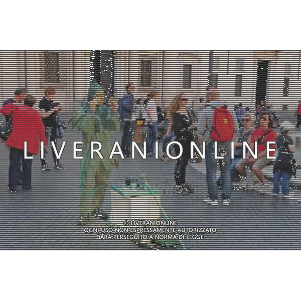 Street artist in piazza Navona, Rome. Photo by NEWSCOM OUT AG ALDO LIVERANI S A S