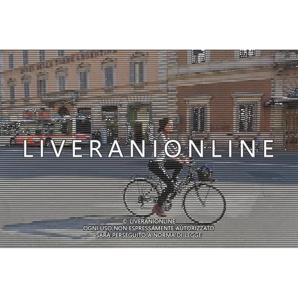 Italian woman riding bicycle in Rome. Photo by NEWSCOM OUT AG ALDO LIVERANI S A S