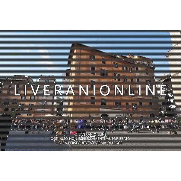 Tourist at the square outside the Pantheon in rome. Photo by NEWSCOM OUT AG ALDO LIVERANI S A S