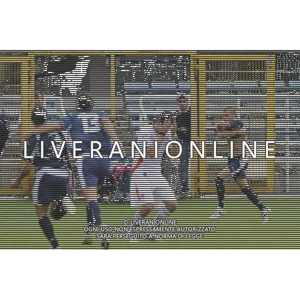 Roma - 05/06/2011 - Stadio Flaminio - Campionato Lega Pro 1Â° divisione - play-off gara 2 - Atletico Roma vs Taranto - nella foto: L\'esultanza di Emanuele Padella dopo il gol qualificazione Â© Fabrizio Corradetti - Ag. Aldo Liverani sas