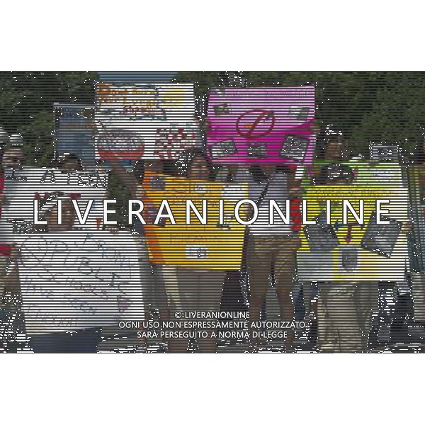 New York City youth and supporters, some wearing blindfolds protest against tobacco advertising in Union Square in New York on May 31, 2011. The teens chanting \'We\'ve seen enough\' protested in-store tobacco advertising. Research suggests exposure to in-store tobacco promotion is a primary cause of youth smoking. Ninety precent of adult smokers start before age 18. ©photoshot/Agenzia Aldo Liverani Sas - ITALY ONLY - Gli abitanti e Turisti a New York affollano la citta\' nell\'inizio non ufficiale dell\'estate
