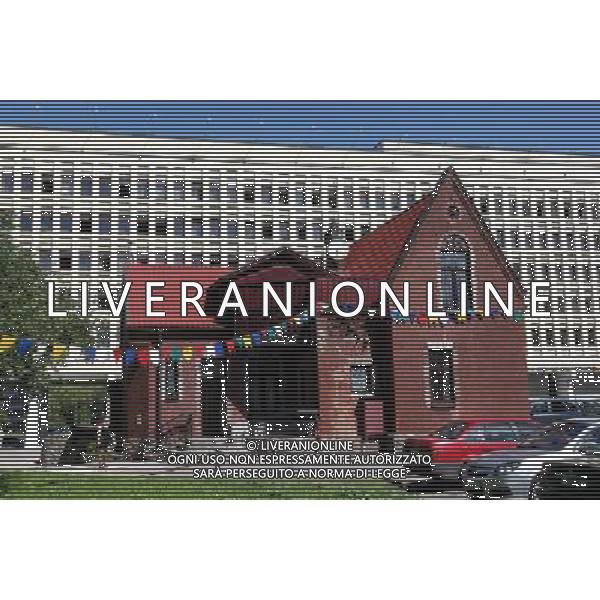 MINSK 03.06.2011 STOLICA BIALORUS --- CAPITOL CITY OF BELARUS PLAC NIEPODLEGLOSCI PLEBANIA KOSCIOLA SW. SZYMONA I SW HELENY --- INDEPENDENCE SQUARE CHURCH OF SAINTS SIMON AND HELENA PRESBYTERY FOT. PIOTR KUCZA/NEWSPIX.PL --- Newspix.pl *** Local Caption *** www.newspix.pl mail us: info@newspix.pl call us: 0048 022 23 22 222 --- Polish Picture Agency by Ringier Axel Springer Poland