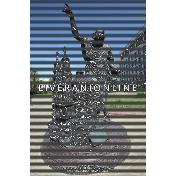 MINSK 03.06.2011 STOLICA BIALORUS --- CAPITOL CITY OF BELARUS PLAC NIEPODLEGLOSCI POMNIK --- INDEPENDENCE SQUARE MONUMENT FOT. PIOTR KUCZA/NEWSPIX.PL --- Newspix.pl *** Local Caption *** www.newspix.pl mail us: info@newspix.pl call us: 0048 022 23 22 222 --- Polish Picture Agency by Ringier Axel Springer Poland