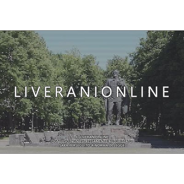 MINSK 03.06.2011 STOLICA BIALORUS --- CAPITOL CITY OF BELARUS PARK I POMNIK JANKA KUPALA --- YANKA KUPALA PARK AND MONUMENT FOT. PIOTR KUCZA/NEWSPIX.PL --- Newspix.pl *** Local Caption *** www.newspix.pl mail us: info@newspix.pl call us: 0048 022 23 22 222 --- Polish Picture Agency by Ringier Axel Springer Poland