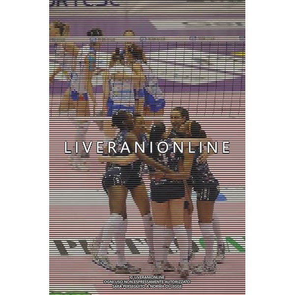 Campionato Findomestic Volley Cup Pallavolo Femminile Gara 5 Finale Scudetto Milano 06-06-2011 MC Carnaghi Villa Cortese - Norda Foppapedretti Bergamo nella foto: esultanza Villa Cortese ©Garavaglia - Agenzia Aldo Liverani Sas