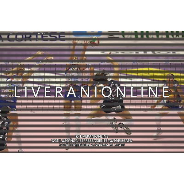 Campionato Findomestic Volley Cup Pallavolo Femminile Gara 5 Finale Scudetto Milano 06-06-2011 MC Carnaghi Villa Cortese - Norda Foppapedretti Bergamo nella foto: un attacco in acrobazia della Calloni ©Garavaglia - Agenzia Aldo Liverani Sas