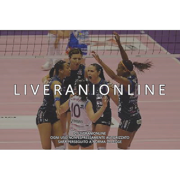 Campionato Findomestic Volley Cup Pallavolo Femminile Gara 5 Finale Scudetto Milano 06-06-2011 MC Carnaghi Villa Cortese - Norda Foppapedretti Bergamo nella foto: esultanza Villa Cortese ©Garavaglia - Agenzia Aldo Liverani Sas