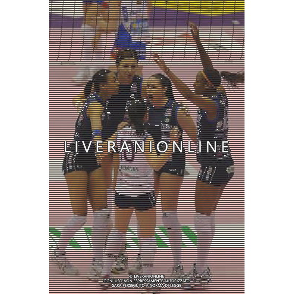 Campionato Findomestic Volley Cup Pallavolo Femminile Gara 5 Finale Scudetto Milano 6-06-2011 MC Carnaghi Villa Cortese - Norda Foppapedretti Bergamo nella foto: esultanza Villa Cortese foto Roberto Garavaglia - ag. Aldo Liverani sas