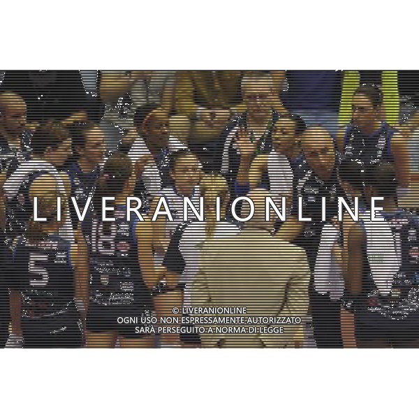 Campionato Findomestic Volley Cup Pallavolo Femminile Gara 5 Finale Scudetto Milano 6-06-2011 MC Carnaghi Villa Cortese - Norda Foppapedretti Bergamo nella foto: Marcello Abbondanza allenatore del Villa Cortese sulla DX durante un timeout foto Roberto Garavaglia - ag. Aldo Liverani sas