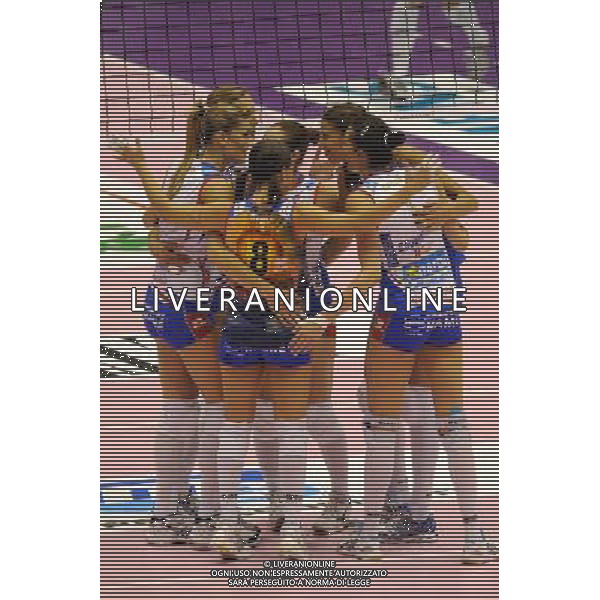 Campionato Findomestic Volley Cup Pallavolo Femminile Gara 5 Finale Scudetto Milano 6-06-2011 MC Carnaghi Villa Cortese - Norda Foppapedretti Bergamo nella foto: esultanza Bergamo foto Roberto Garavaglia - ag. Aldo Liverani sas