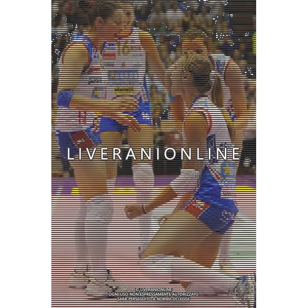 Campionato Findomestic Volley Cup Pallavolo Femminile Gara 5 Finale Scudetto Milano 6-06-2011 MC Carnaghi Villa Cortese - Norda Foppapedretti Bergamo nella foto: l\'esultanza di Valentina Arrighetti (Bergamo) foto Roberto Garavaglia - ag. Aldo Liverani sas