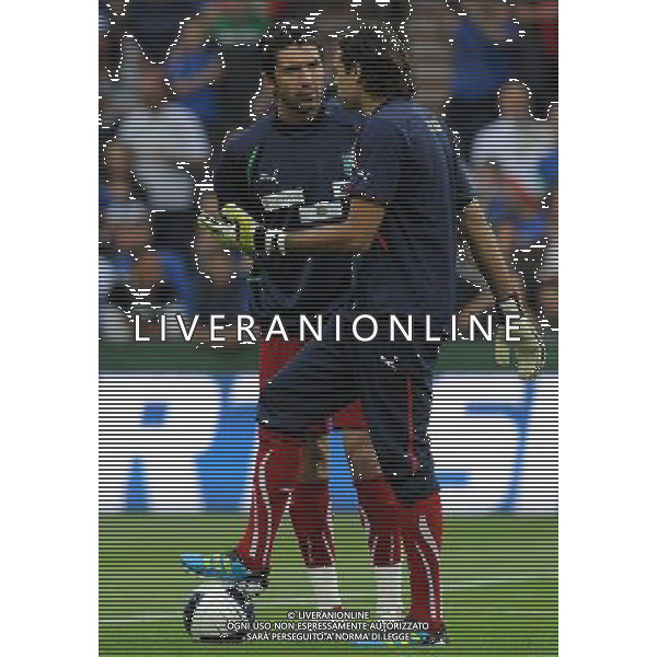 Amichevole Internazionale Liegi (Belgio) - 07.06.2011 Italia-Repubblica d\'Irlanda Nella Foto:Gianluigi Buffon-Salvatore Sirigu /Ph.Vitez-Ag. Aldo Liverani