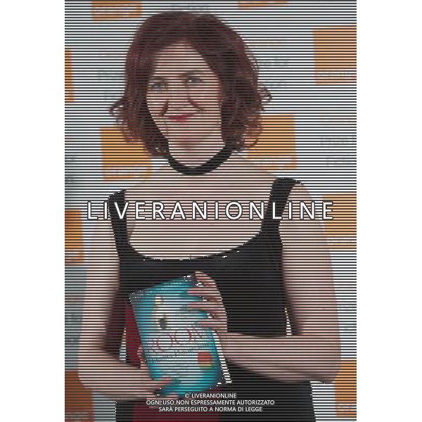 LONDON, UNITED KINGDOM JUNE 8 : Pic Shows Emma Donoghue author of Room who is one of the six authors shortlisted for the 2011 Orange Prize for Fiction which is held at the South Bank Center on June, 8th, 2011 in London, England Lanciato nel 1996, il premio celebra l\'eccellenza, l\'originalitö e l\'accessibilitö in scrittura delle donne di tutto il mondo. Il vincitore riceve un assegno di £ 30.000 e un bronzo in edizione limitata noto come un \'Bessie\', realizzata dall\'artista Niven Grizel . AG. ALDO LIVERANI - ITALY ONLY *** Local Caption *** .