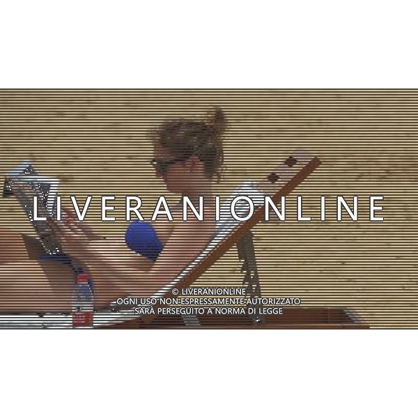 SHANGHAI, June 9, 2011 A tourist enjoys the sun bath on the man made beach in Shanghai, east China, June 9, 2011. Local weather station issued a high temperature warning on Thursday. The high temperature in Shanghai on Thursday reached 37 degrees centigrade. (zhs) Turisti si godono il sole su una spiaggia artificiale a Shanghai, Cina orientale - Sabbia - Sdraio - Abbronzarsi - AG. ALDO LIVERANI SAS - ITALY ONLY *** Local Caption *** .