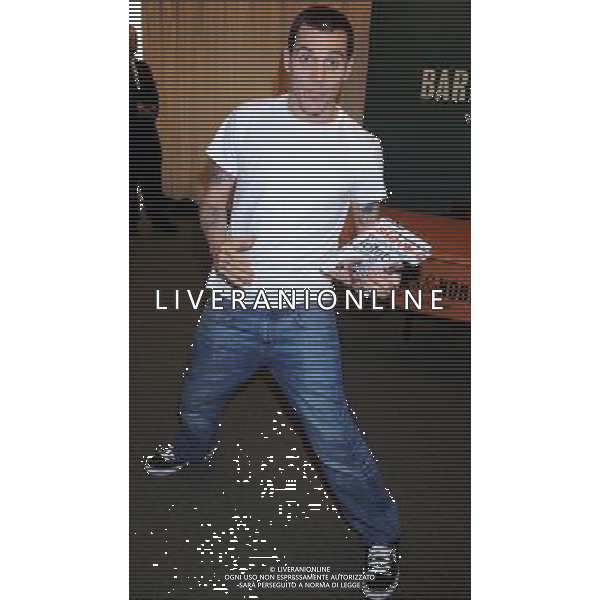 Stephen \'Steve-O\' Glover Signs Copies Of \'Professional Idiot\' at Barnes and Noble on June 8, 2011 in New York City. Steve-O (nato Stephen Gilchrist Glover, 13 giugno 1974) stunt performer americano e personaggio televisivo , presenta il suo ,libro \' Professional Idiot \' AG. ALDO LIVERANI SAS - ITALY ONLY *** Local Caption *** .