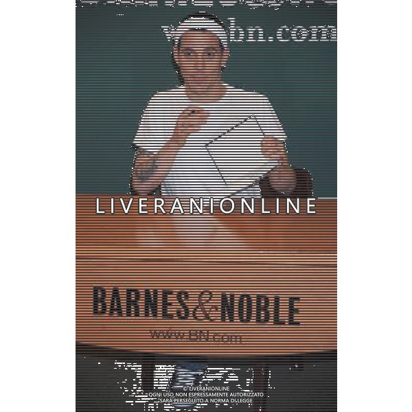 Stephen \'Steve-O\' Glover Signs Copies Of \'Professional Idiot\' at Barnes and Noble on June 8, 2011 in New York City. Steve-O (nato Stephen Gilchrist Glover, 13 giugno 1974) stunt performer americano e personaggio televisivo , presenta il suo ,libro \' Professional Idiot \' AG. ALDO LIVERANI SAS - ITALY ONLY *** Local Caption *** .