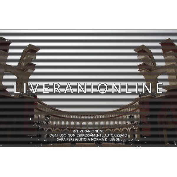 TIANJIN, June 9, 2011 People shop at Tianjin Florence Town Outlets in Wuqing District of north China\'s Tianjin Municipality, June 9, 2011. Tianjin Florence Town Outlets covers an area of some 200,000 square meters, attracted shops of many world famous brands. The Italian style shopping center, with an investment of 220 million US dollars, opens to public on Thursday. (/Liu Jiaqi) (zhs) Firenze Outlet Town in Wuqing distretto del nord della Cina Municipalitˆ di Tianjin . La Cittˆ si estende su una superficie di circa 200.000 metri quadrati, ed ha negozi di marchi di fama mondiale. Il centro commerciale in stile italiano  statoha avuto con un investimento di 220 milioni di dollari .AG. ALDO LIVERANI SAS - ITALY ONLY *** Local Caption *** .