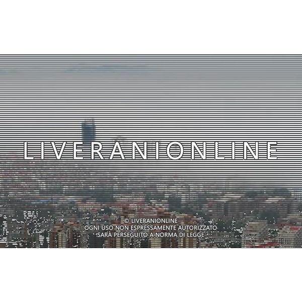 YANTAI, June 9, 2011 Photo taken on June 9, 2011 shows buildings hovered by silk like advection fog in Yantai, east China\'s Shandong Province. (/Chu Yang) (cxy) La citta\' di Yantai - AG. ALDO LIVERANI SAS - ITALY ONLY *** Local Caption *** .