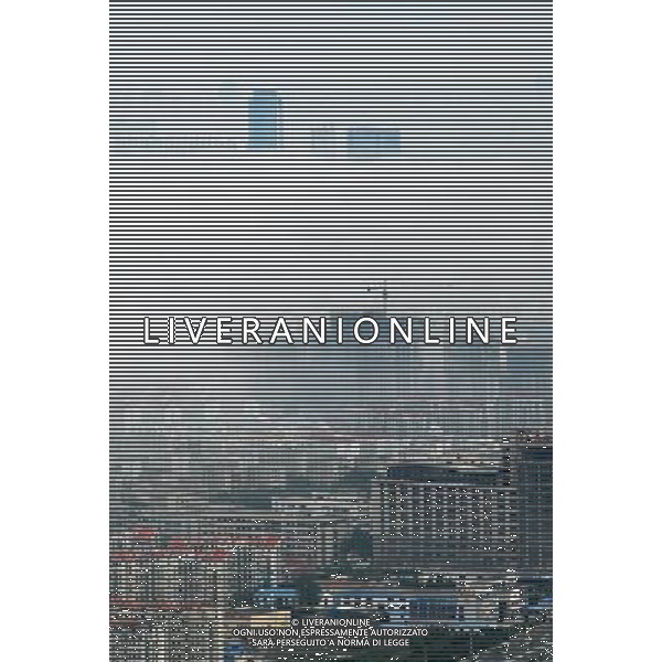 YANTAI, June 9, 2011 Photo taken on June 9, 2011 shows buildings hovered by silk like advection fog in Yantai, east China\'s Shandong Province. (/Chu Yang) (cxy) La citta\' di Yantai - AG. ALDO LIVERANI SAS - ITALY ONLY *** Local Caption *** .