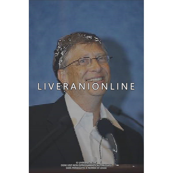(110611) -- BEIJING, June 11, 2011 () -- Microsoft founder and co-chair of the Bill and Melinda Gates Foundation (BMGF) Bill Gates delivers a speech during an interactive forum with the students at Peking University on the topics of charity, innovation, social value, success and dream, in Beijing, capital of China, June 11, 2011. (/Cui Xinyu)(xzj) ©photoshot/Agenzia Aldo Liverani Sas - ITALY ONLY - Il fondatore di Microsoft e co-presidente della Bill e Melinda Gates Foundation (BMGF) a Pechino, capitale della Cina, 11 giugno 2011.