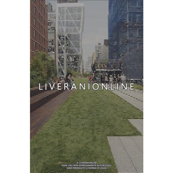 Views of the second section of The Highline that recently opened on June 10, 2011 in New York. NY. /PHOTOSHOT/AG ALDO LIVERANI SAS - ITALY ONLY - *** Local Caption *** .